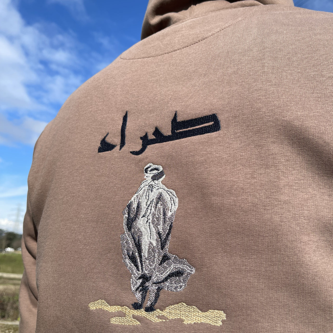 hoodie marron broderie arabe au dos